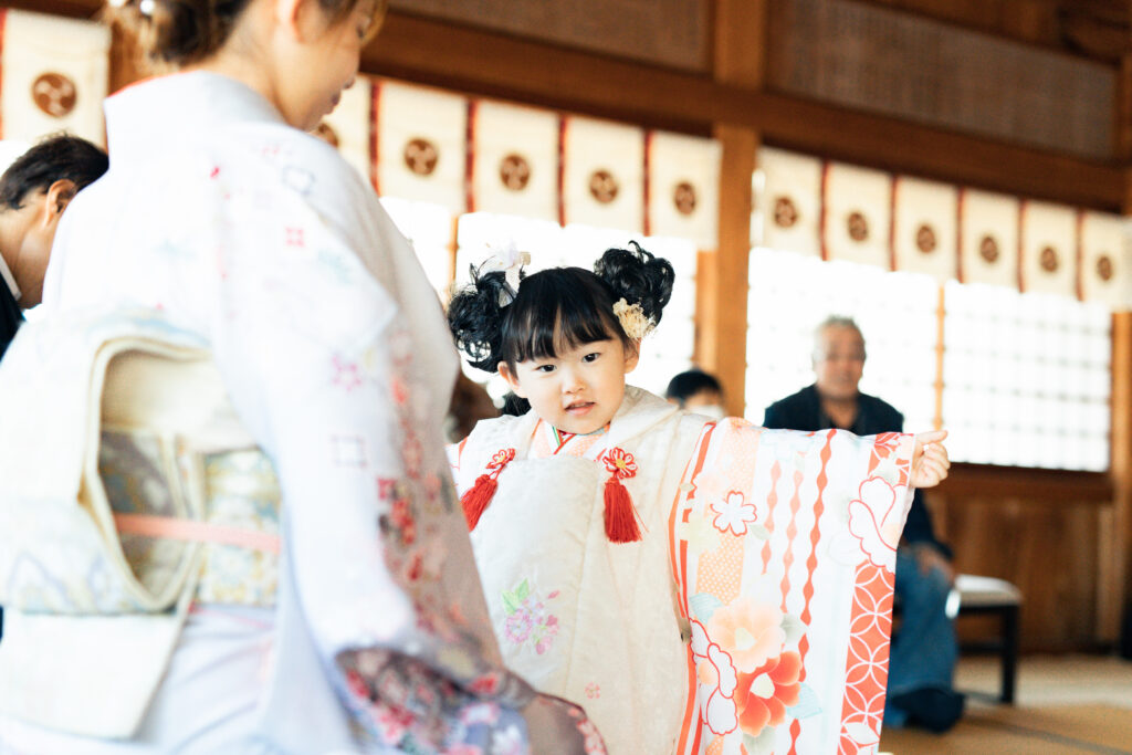 七五三のご祈祷中の写真