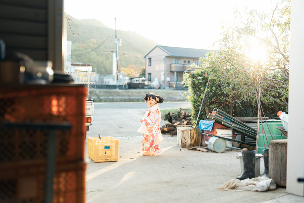 作業場と女の子の写真