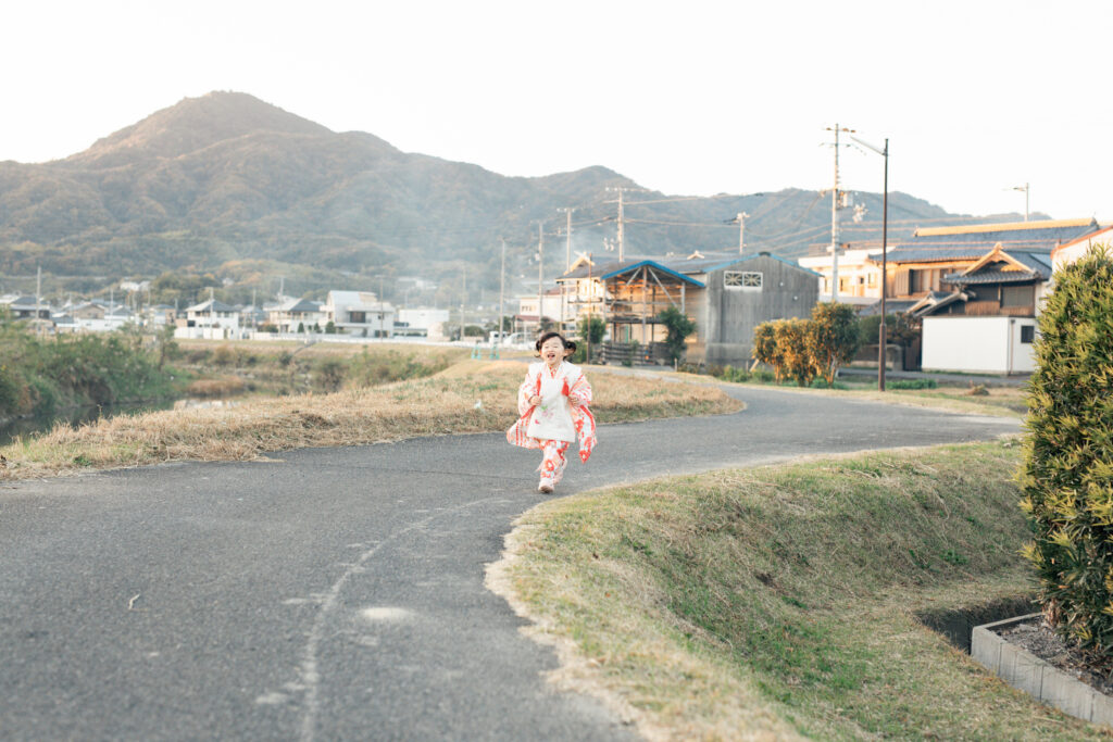 河川敷と女の子の写真2