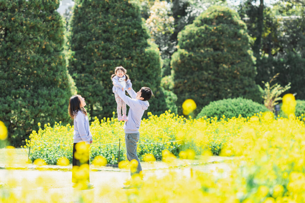 名の花畑とご家族の写真